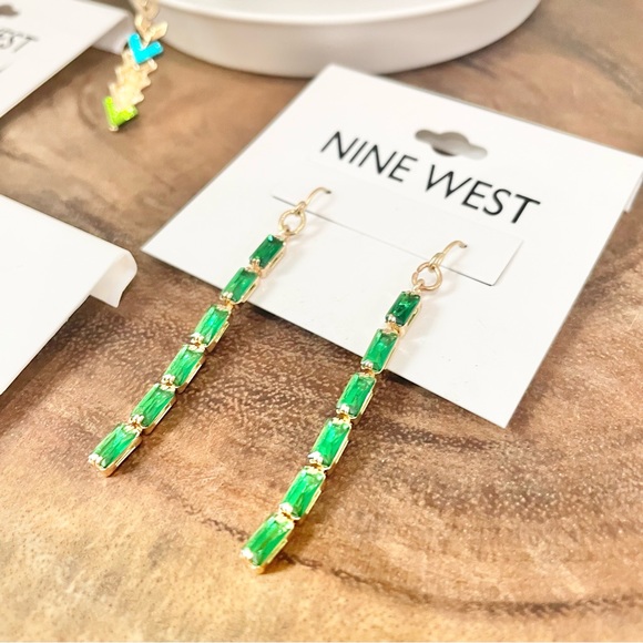 NWT Nine West gold & green long arrow necklace, hoop and dangling earrings - Picture 6 of 12